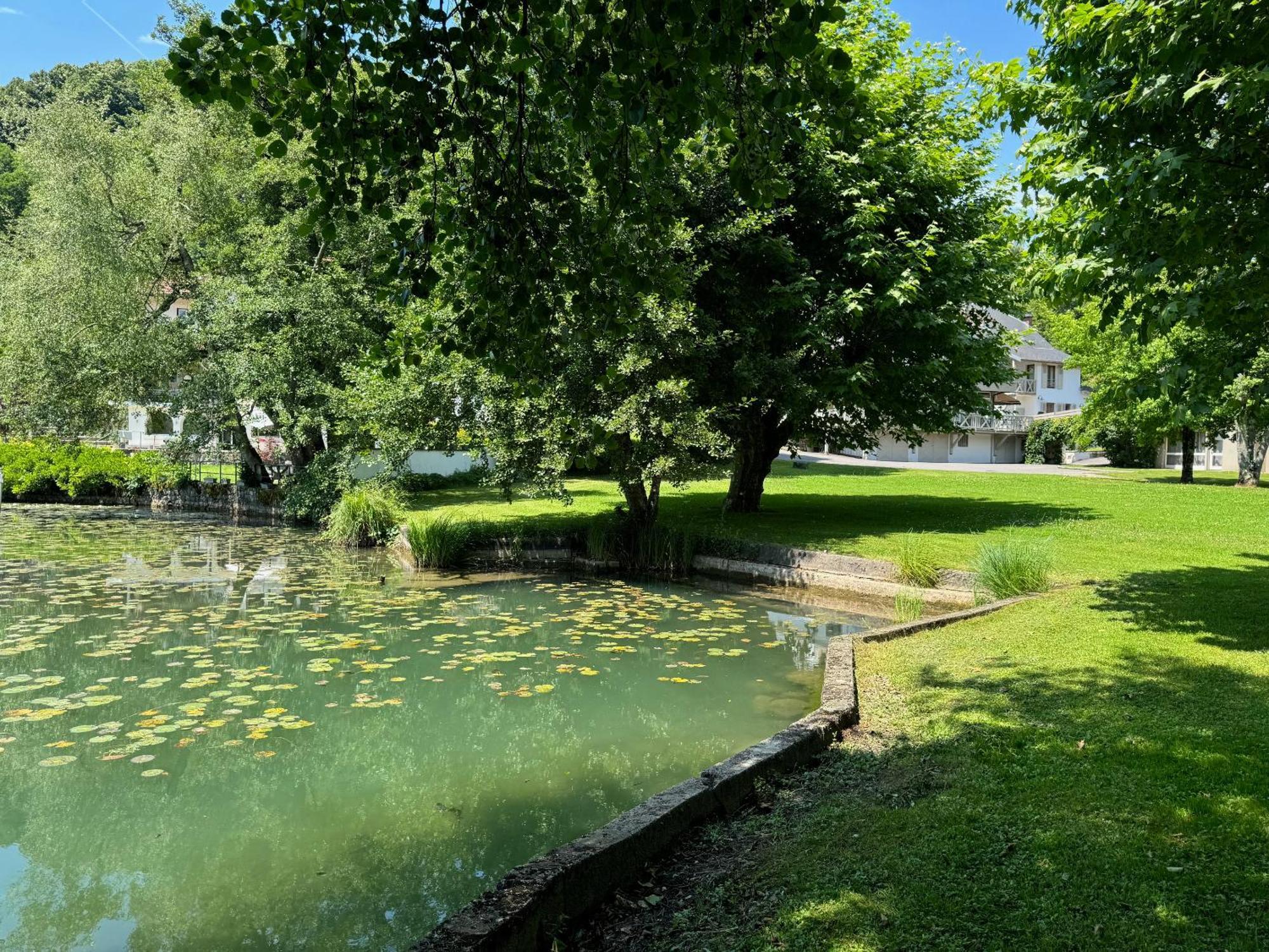 Les Lodges du Lac Saint-Alban-de-Montbel Extérieur photo