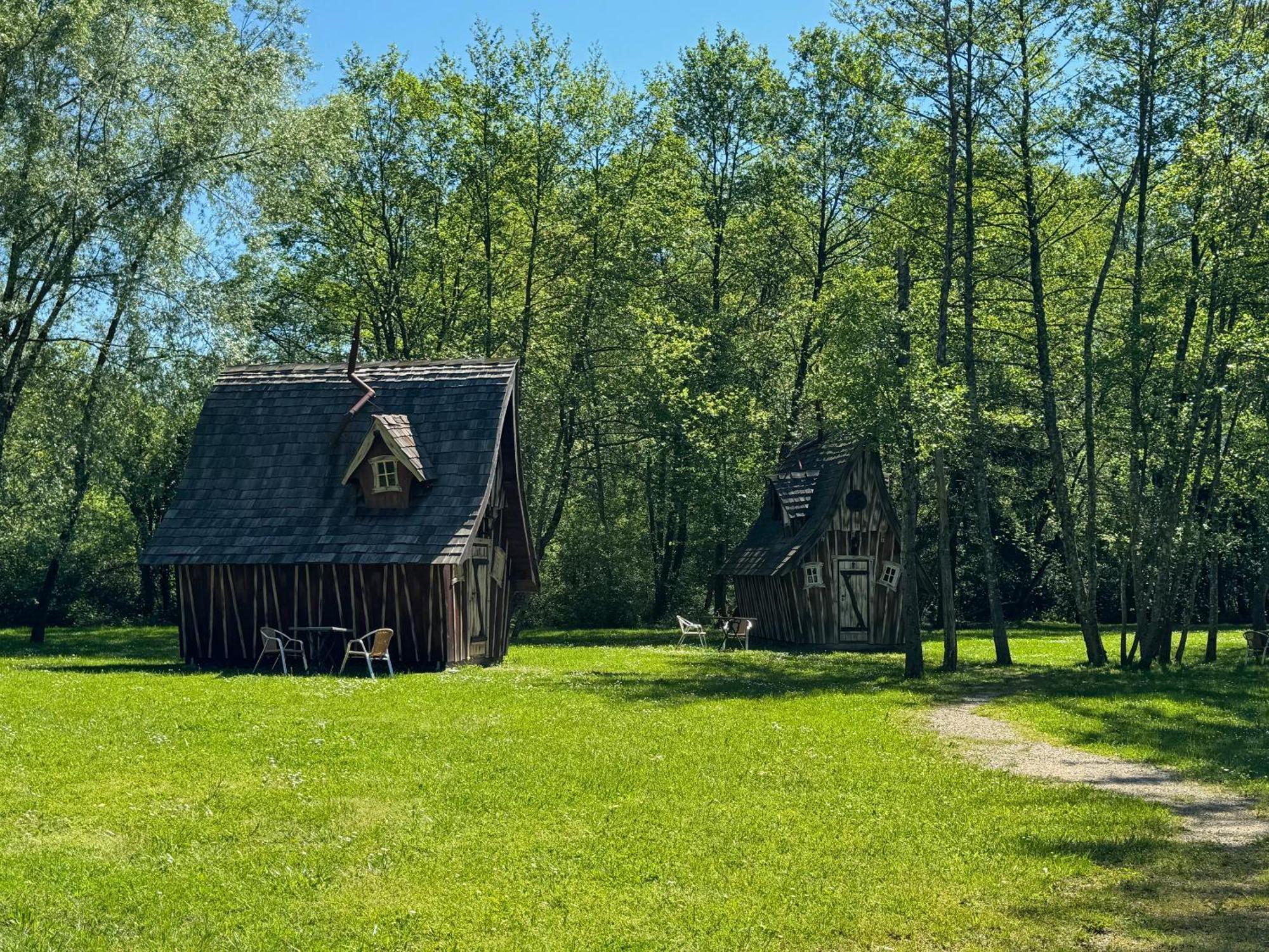 Les Lodges du Lac Saint-Alban-de-Montbel Extérieur photo
