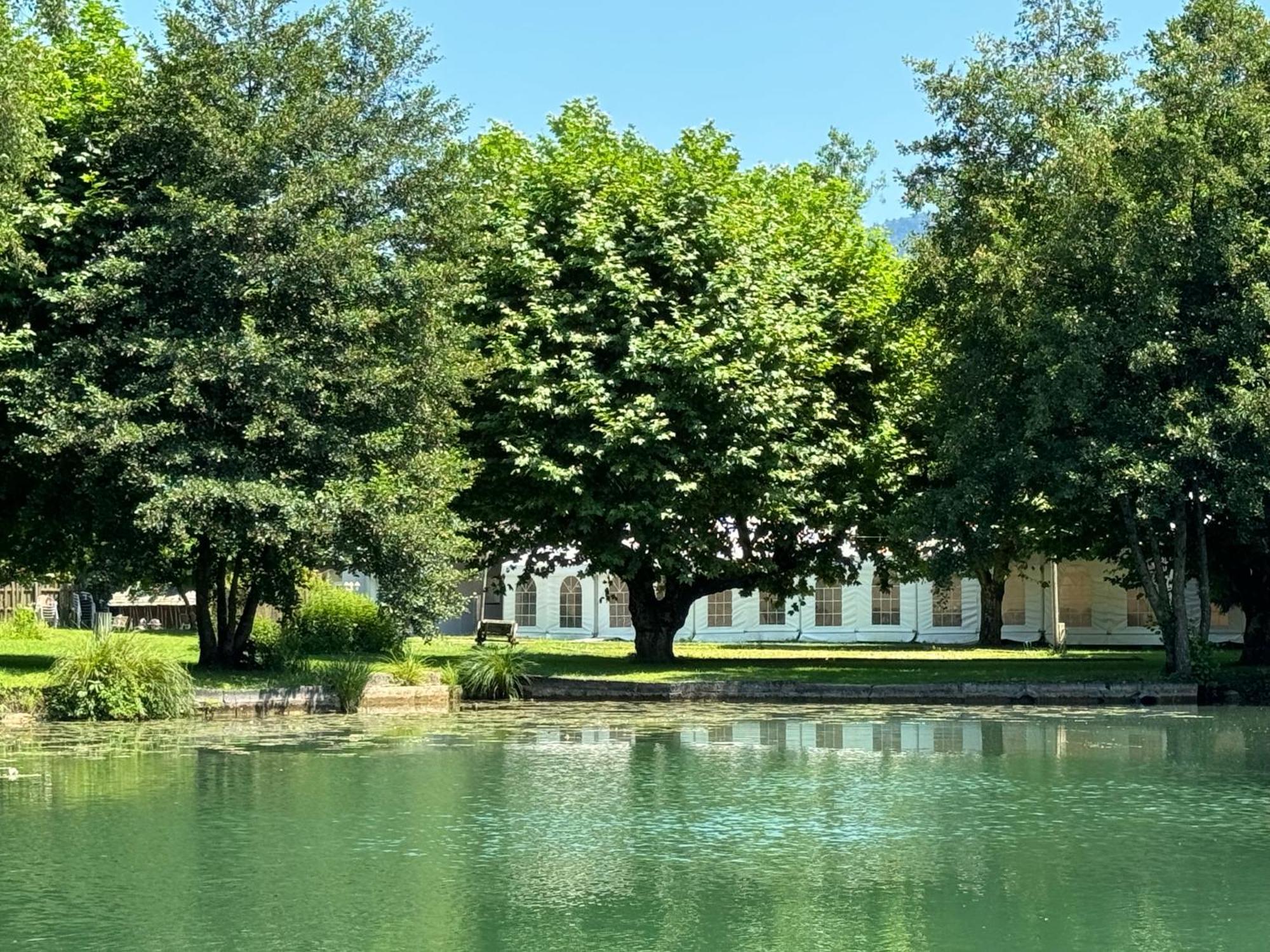 Les Lodges du Lac Saint-Alban-de-Montbel Extérieur photo